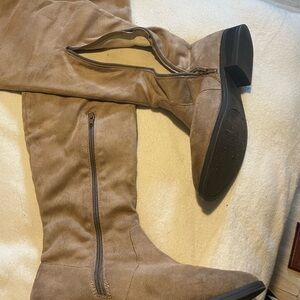 🩴2/$35 Stylish Tan Knee-High Women's Boots